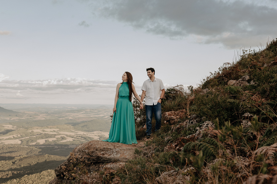 ENSAIO PRE CASAMENTO REALIZADO NO MORRO DA PEDRA BRANCA EM MAUA DA SERRA NO PARANA E FOTOGRAFADO POR LUCAS DREHER E ALINE DREHER 