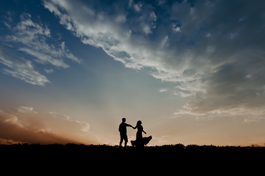ENSAIO PRE WEDDING EM PLANTACAO DE SOJA DE IVATUBA PARANA E FOTOGRAFADO POR LUCAS DREHER E ALINE DREHER