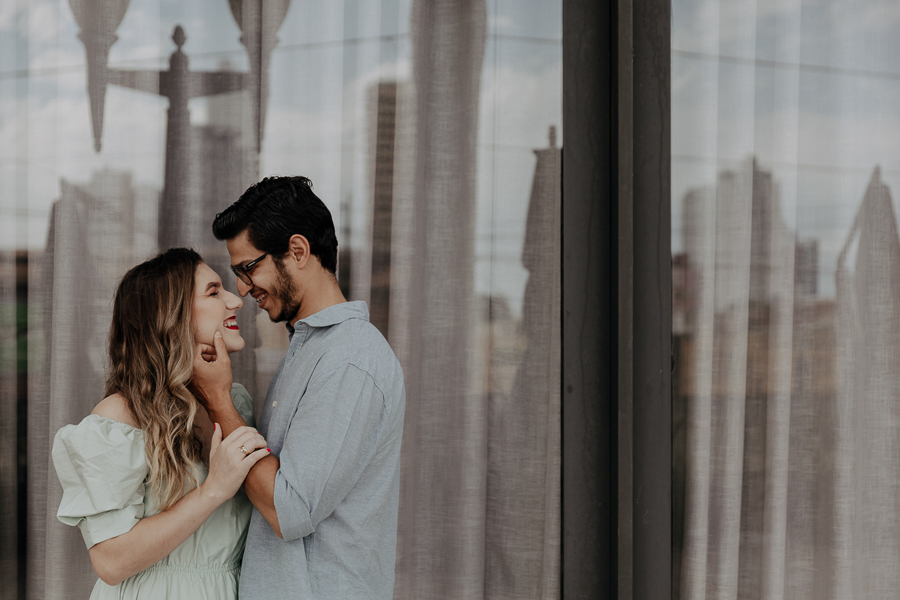 ENSAIO PRE CASAMENTO URBANO E MODERNO REALIZADO NO CENTRO DE MARINGA NO PARANA E FOTOGRAFADO POR LUCAS DREHER E ALINE DREHER