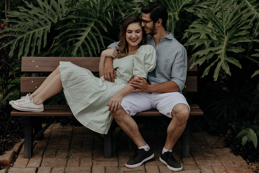 ENSAIO PRE CASAMENTO URBANO E MODERNO REALIZADO NO CENTRO DE MARINGA NO PARANA E FOTOGRAFADO POR LUCAS DREHER E ALINE DREHER