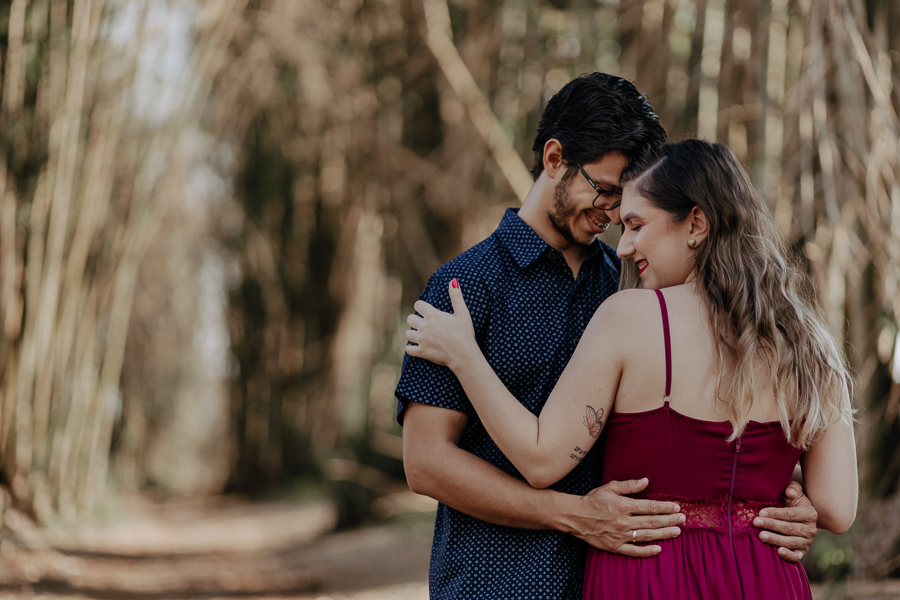ENSAIO PRE WEDDING EM PLANTACAO DE BAMBUS DE IVATUBA PARANA E FOTOGRAFADO POR LUCAS DREHER E ALINE DREHER