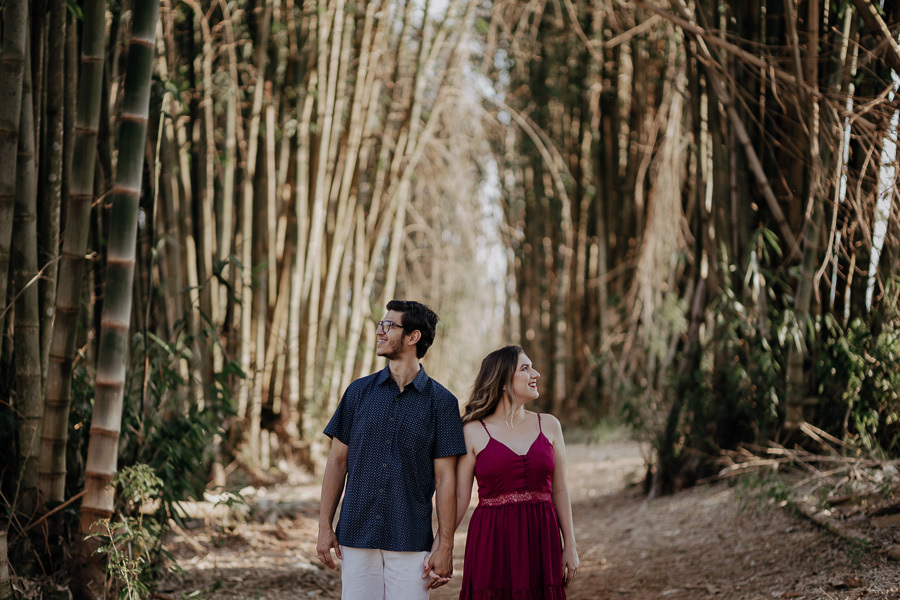 ENSAIO PRE WEDDING EM PLANTACAO DE BAMBUS DE IVATUBA PARANA E FOTOGRAFADO POR LUCAS DREHER E ALINE DREHER