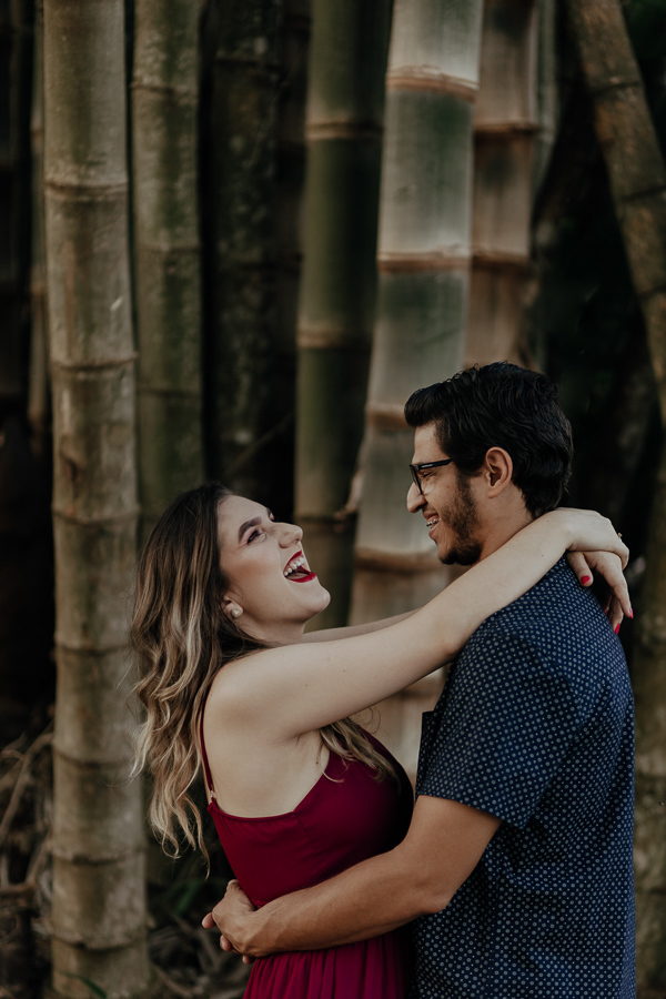 ENSAIO PRE WEDDING EM PLANTACAO DE BAMBUS DE IVATUBA PARANA E FOTOGRAFADO POR LUCAS DREHER E ALINE DREHER