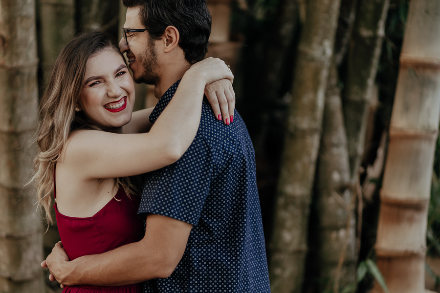 ENSAIO PRE WEDDING EM PLANTACAO DE BAMBUS DE IVATUBA PARANA E FOTOGRAFADO POR LUCAS DREHER E ALINE DREHER