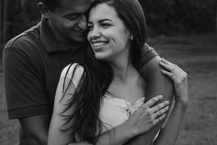 ENSAIO PRE WEDDING NO FINAL DE TARDE FEITO NO FAP ANTIGO IAP EM IVATUBA PARANA E FOTOGRAFADO POR LUCAS DREHER