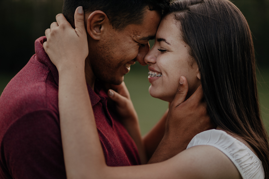 ENSAIO PRE WEDDING NO FINAL DE TARDE FEITO NO FAP ANTIGO IAP EM IVATUBA PARANA E FOTOGRAFADO POR LUCAS DREHER