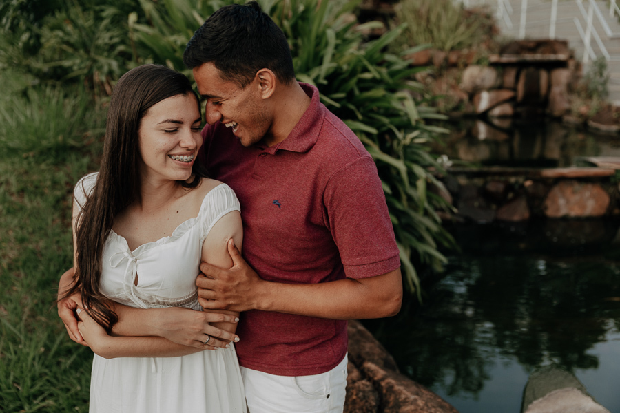 ENSAIO PRE WEDDING NO FINAL DE TARDE FEITO NO FAP ANTIGO IAP EM IVATUBA PARANA E FOTOGRAFADO POR LUCAS DREHER