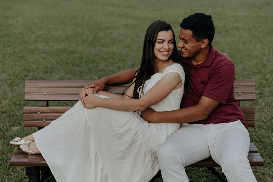 ENSAIO PRE WEDDING NO FINAL DE TARDE FEITO NO FAP ANTIGO IAP EM IVATUBA PARANA E FOTOGRAFADO POR LUCAS DREHER