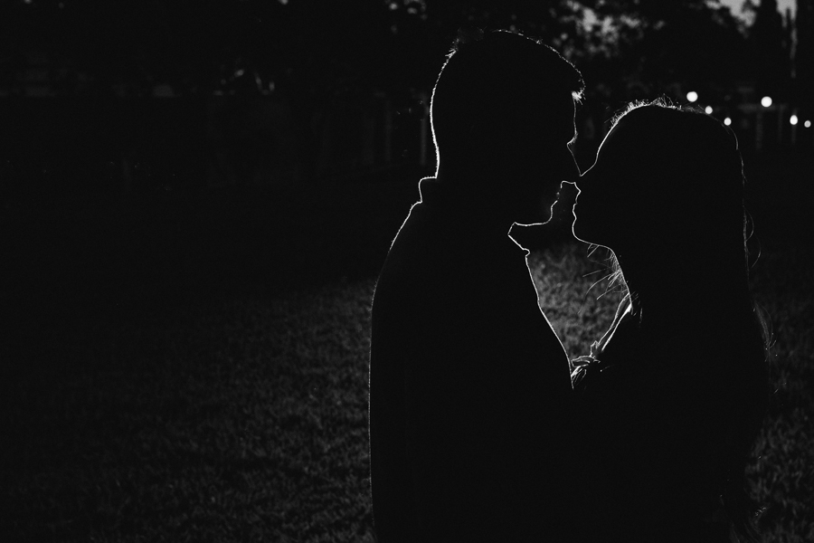 ENSAIO PRE WEDDING NO FINAL DE TARDE FEITO NO FAP ANTIGO IAP EM IVATUBA PARANA E FOTOGRAFADO POR LUCAS DREHER