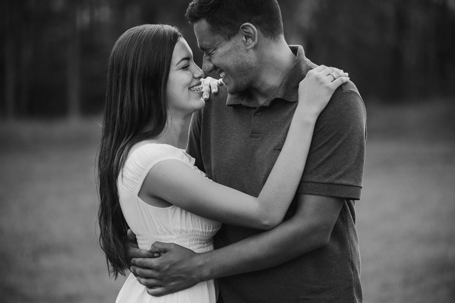 ENSAIO PRE WEDDING NO FINAL DE TARDE FEITO NO FAP ANTIGO IAP EM IVATUBA PARANA E FOTOGRAFADO POR LUCAS DREHER