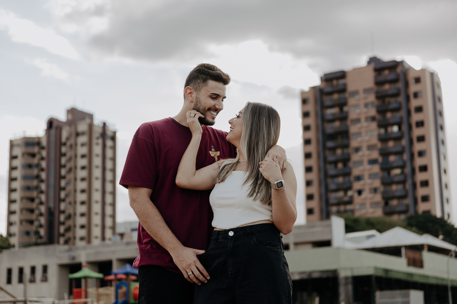 ENSAIO PRE CASAMENTO COM ESTILO URBANO E REALIZADO NO CENTRO DE MARINGA COM A PEGADA STREET