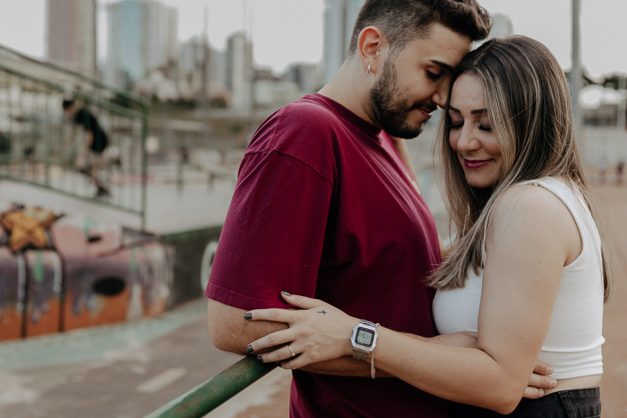 ENSAIO PRE CASAMENTO COM ESTILO URBANO E REALIZADO NO CENTRO DE MARINGA COM A PEGADA STREET