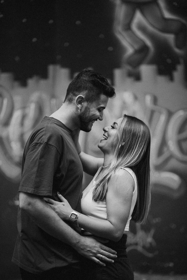 ENSAIO PRE CASAMENTO COM ESTILO URBANO E REALIZADO NO CENTRO DE MARINGA COM A PEGADA STREET