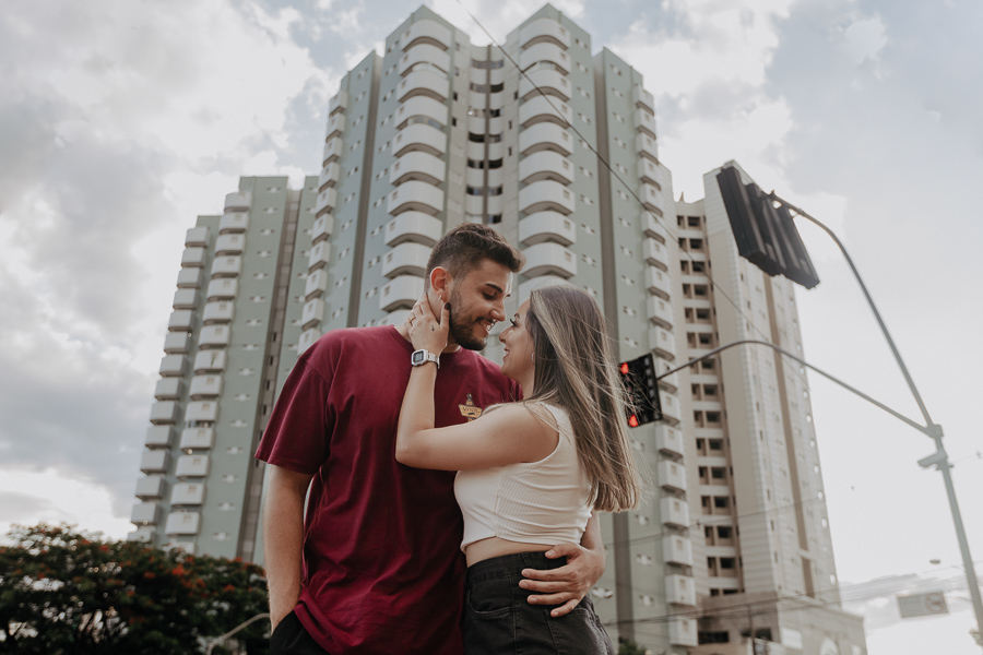 ENSAIO PRE CASAMENTO COM ESTILO URBANO E REALIZADO NO CENTRO DE MARINGA COM A PEGADA STREET