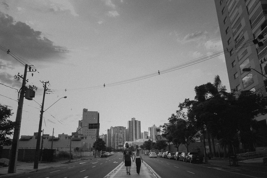 ENSAIO PRE CASAMENTO COM ESTILO URBANO E REALIZADO NO CENTRO DE MARINGA COM A PEGADA STREET
