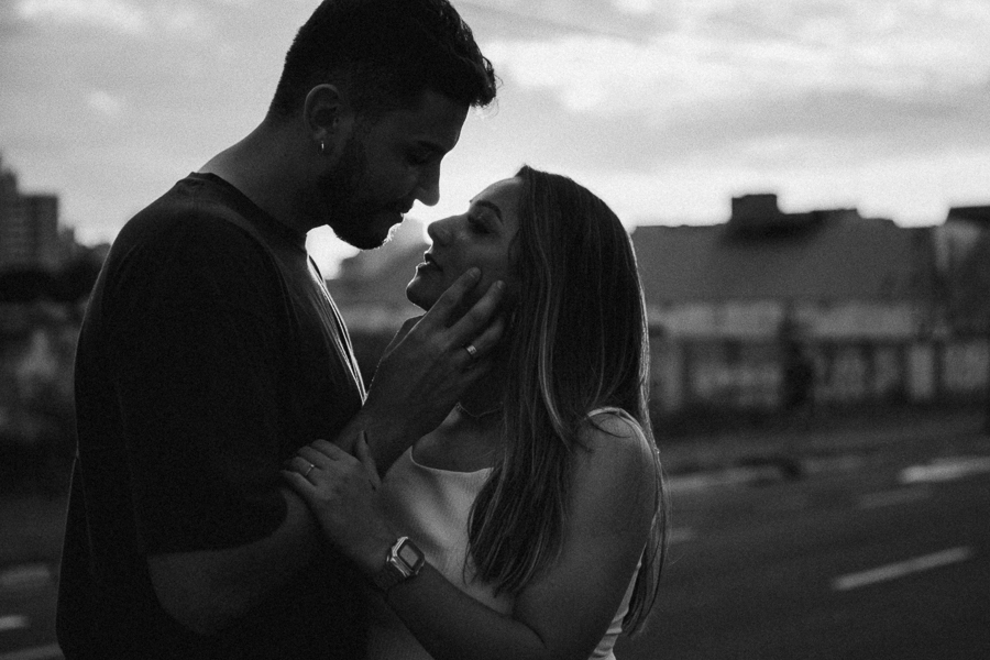 ENSAIO PRE CASAMENTO COM ESTILO URBANO E REALIZADO NO CENTRO DE MARINGA COM A PEGADA STREET