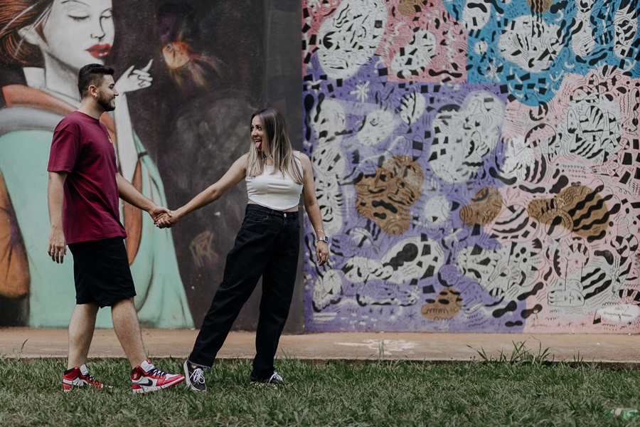 ENSAIO PRE CASAMENTO COM ESTILO URBANO E REALIZADO NO CENTRO DE MARINGA COM A PEGADA STREET