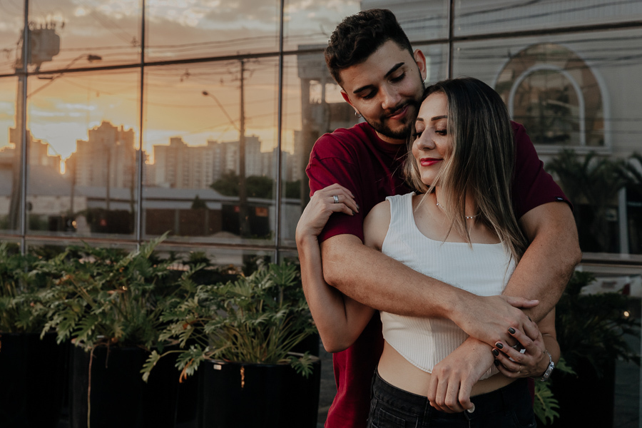 ENSAIO PRE CASAMENTO COM ESTILO URBANO E REALIZADO NO CENTRO DE MARINGA COM A PEGADA STREET