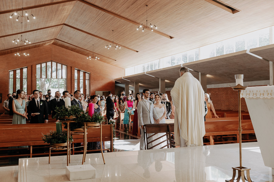 CERIMONIA DE CASAMENTO EM IGREJA CATOLIA PAROQUIA CRISTO RESSUSCITADO EM MARINGA NO PARANA E FOTOGRAFADO POR LUCAS DREHER E ALINE DREHER