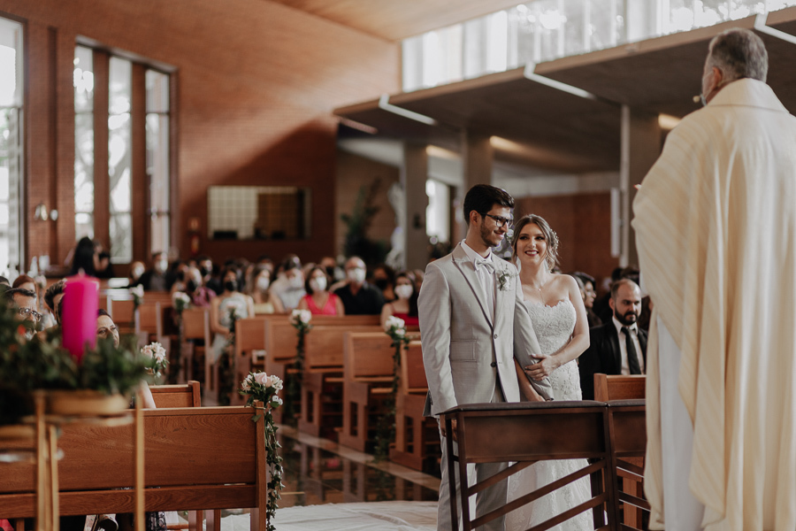 CERIMONIA DE CASAMENTO EM IGREJA CATOLIA PAROQUIA CRISTO RESSUSCITADO EM MARINGA NO PARANA E FOTOGRAFADO POR LUCAS DREHER E ALINE DREHER