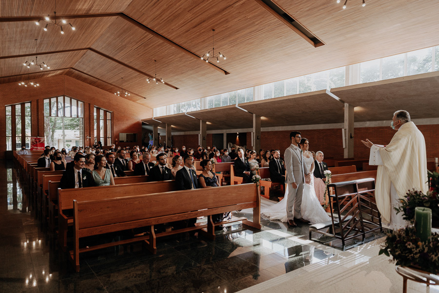 CERIMONIA DE CASAMENTO EM IGREJA CATOLIA PAROQUIA CRISTO RESSUSCITADO EM MARINGA NO PARANA E FOTOGRAFADO POR LUCAS DREHER E ALINE DREHER