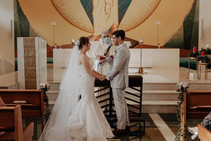 CERIMONIA DE CASAMENTO EM IGREJA CATOLIA PAROQUIA CRISTO RESSUSCITADO EM MARINGA NO PARANA E FOTOGRAFADO POR LUCAS DREHER E ALINE DREHER