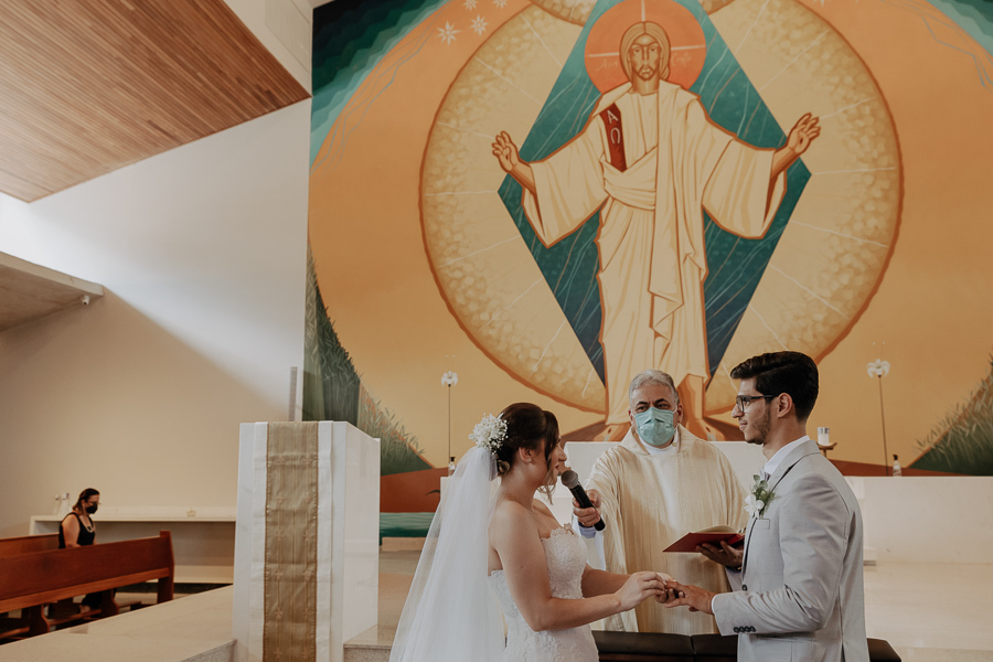 CERIMONIA DE CASAMENTO EM IGREJA CATOLIA PAROQUIA CRISTO RESSUSCITADO EM MARINGA NO PARANA E FOTOGRAFADO POR LUCAS DREHER E ALINE DREHER
