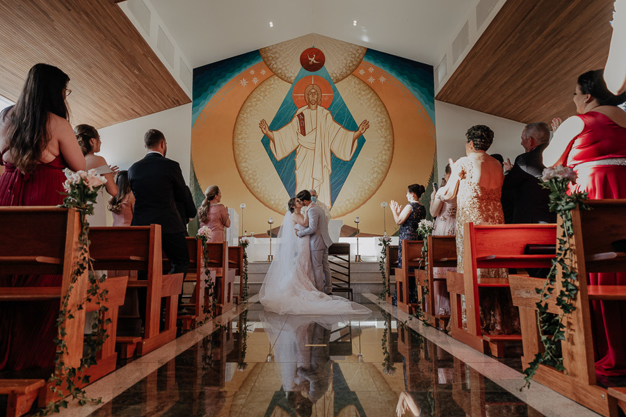 CERIMONIA DE CASAMENTO EM IGREJA CATOLIA PAROQUIA CRISTO RESSUSCITADO EM MARINGA NO PARANA E FOTOGRAFADO POR LUCAS DREHER E ALINE DREHER