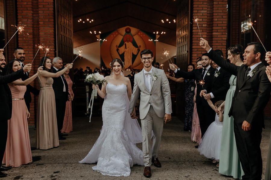 CERIMONIA DE CASAMENTO EM IGREJA CATOLIA PAROQUIA CRISTO RESSUSCITADO EM MARINGA NO PARANA E FOTOGRAFADO POR LUCAS DREHER E ALINE DREHER