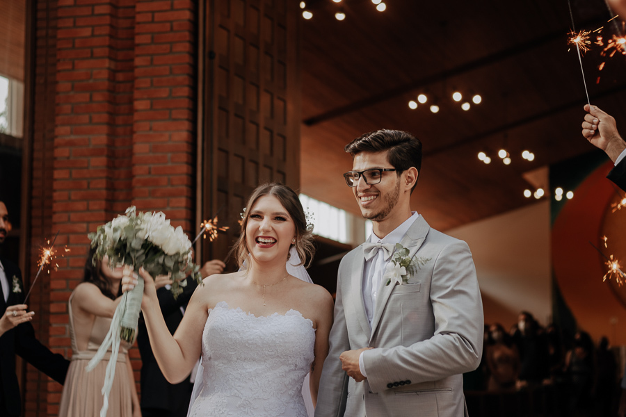 CERIMONIA DE CASAMENTO EM IGREJA CATOLIA PAROQUIA CRISTO RESSUSCITADO EM MARINGA NO PARANA E FOTOGRAFADO POR LUCAS DREHER E ALINE DREHER