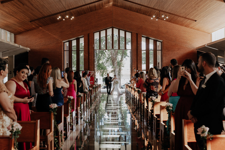 CERIMONIA DE CASAMENTO EM IGREJA CATOLIA PAROQUIA CRISTO RESSUSCITADO EM MARINGA NO PARANA E FOTOGRAFADO POR LUCAS DREHER E ALINE DREHER