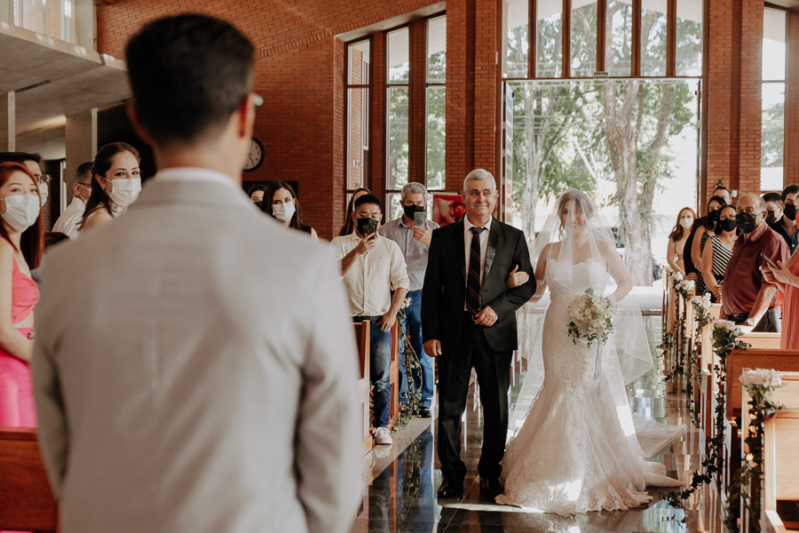 CERIMONIA DE CASAMENTO EM IGREJA CATOLIA PAROQUIA CRISTO RESSUSCITADO EM MARINGA NO PARANA E FOTOGRAFADO POR LUCAS DREHER E ALINE DREHER