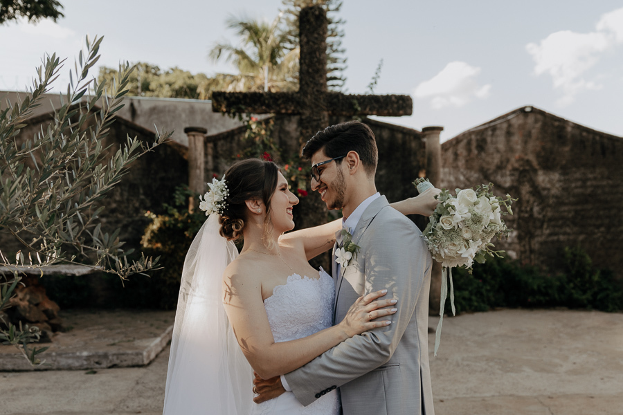 ENSAIO DE POS CERIMONIA DE CASAMENTO EM IGREJA CATOLIA PAROQUIA CRISTO RESSUSCITADO EM MARINGA NO PARANA E FOTOGRAFADO POR LUCAS DREHER E ALINE DREHER