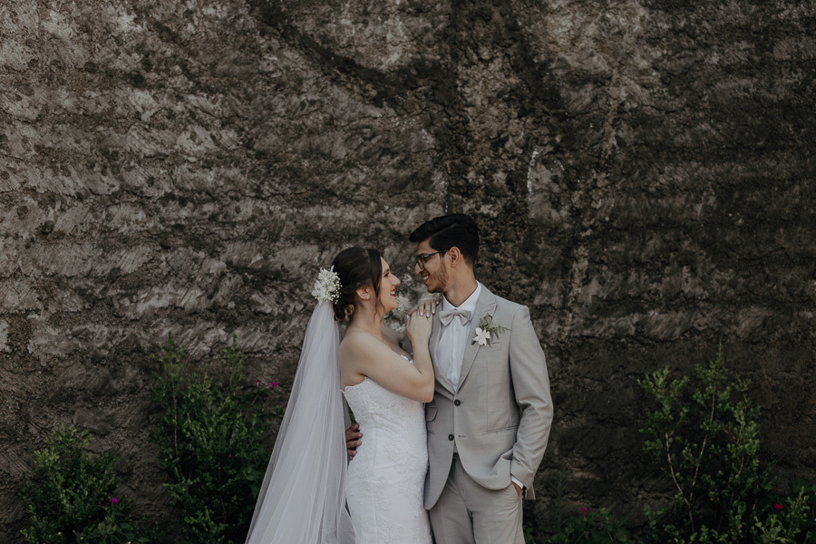 ENSAIO DE POS CERIMONIA DE CASAMENTO EM IGREJA CATOLIA PAROQUIA CRISTO RESSUSCITADO EM MARINGA NO PARANA E FOTOGRAFADO POR LUCAS DREHER E ALINE DREHER