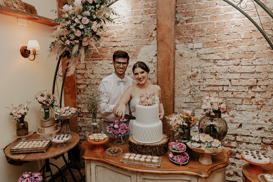 RECEPCAO DE CASAMENTO REALIZADO NO RESTAURANTE PERUGIA TRATTORIA EM MARINGA NO PARANA E FOTOGRAFADO POR LUCAS DREHER E ALINE DREHER