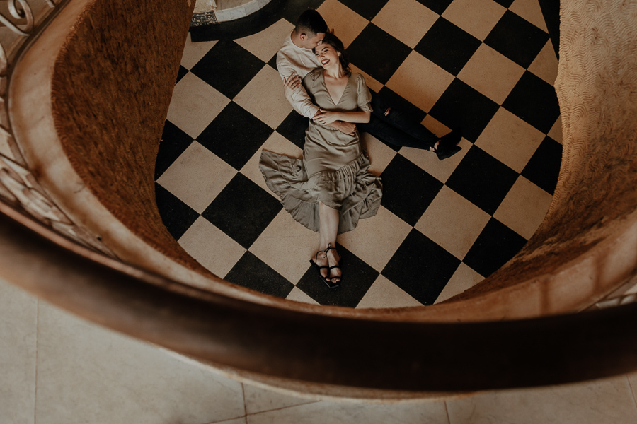 ENSAIO PRE CASAMENTO OU PRE WEDDING REALIZADO NO CASTELO ELDORADO EM MARILANDIA DO SUL PARANA E FOTOGRAFADO POR LUCAS DREHER E ALINE DREHER