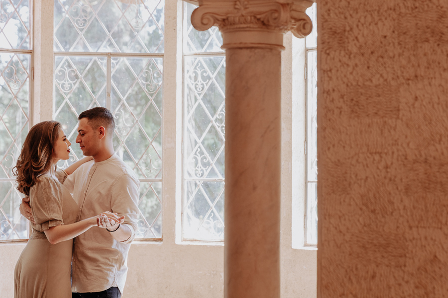 ENSAIO PRE CASAMENTO OU PRE WEDDING REALIZADO NO CASTELO ELDORADO EM MARILANDIA DO SUL PARANA E FOTOGRAFADO POR LUCAS DREHER E ALINE DREHER