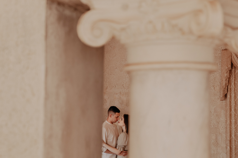 ENSAIO PRE CASAMENTO OU PRE WEDDING REALIZADO NO CASTELO ELDORADO EM MARILANDIA DO SUL PARANA E FOTOGRAFADO POR LUCAS DREHER E ALINE DREHER