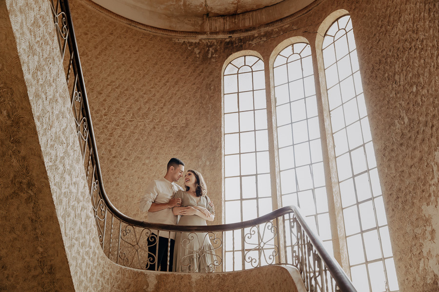 ENSAIO PRE CASAMENTO OU PRE WEDDING REALIZADO NO CASTELO ELDORADO EM MARILANDIA DO SUL PARANA E FOTOGRAFADO POR LUCAS DREHER E ALINE DREHER