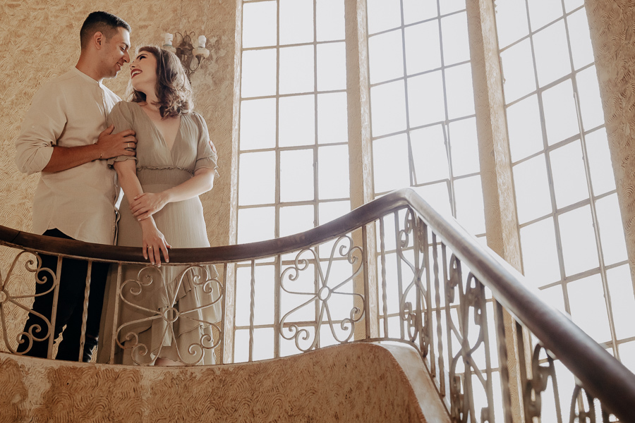 ENSAIO PRE CASAMENTO OU PRE WEDDING REALIZADO NO CASTELO ELDORADO EM MARILANDIA DO SUL PARANA E FOTOGRAFADO POR LUCAS DREHER E ALINE DREHER