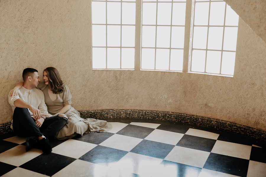 ENSAIO PRE CASAMENTO OU PRE WEDDING REALIZADO NO CASTELO ELDORADO EM MARILANDIA DO SUL PARANA E FOTOGRAFADO POR LUCAS DREHER E ALINE DREHER