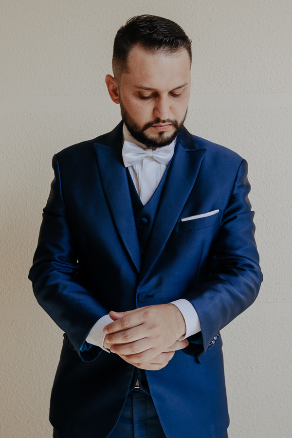 PREPARACAO DO NOIVO REALIZADO EM SUA CASA NO SARANDI PARANA E FOTOGRAFADO POR LUCAS DREHER