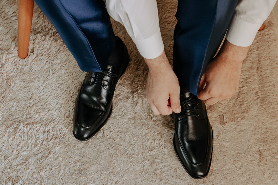 PREPARACAO DO NOIVO REALIZADO EM SUA CASA NO SARANDI PARANA E FOTOGRAFADO POR LUCAS DREHER