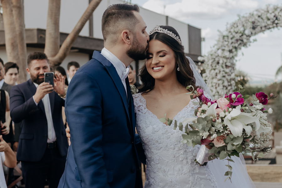 CERIMONIA DE CASAMENTO AO AR LIVRE NO FINAL DA TARDE E POR DO SOL REALIZADO NO SALAO LALINDA EVENTOS EM SAO DOMINGOS PARANA E FOTOGRAFADO POR LUCAS DREHER E ALINE DREHER
