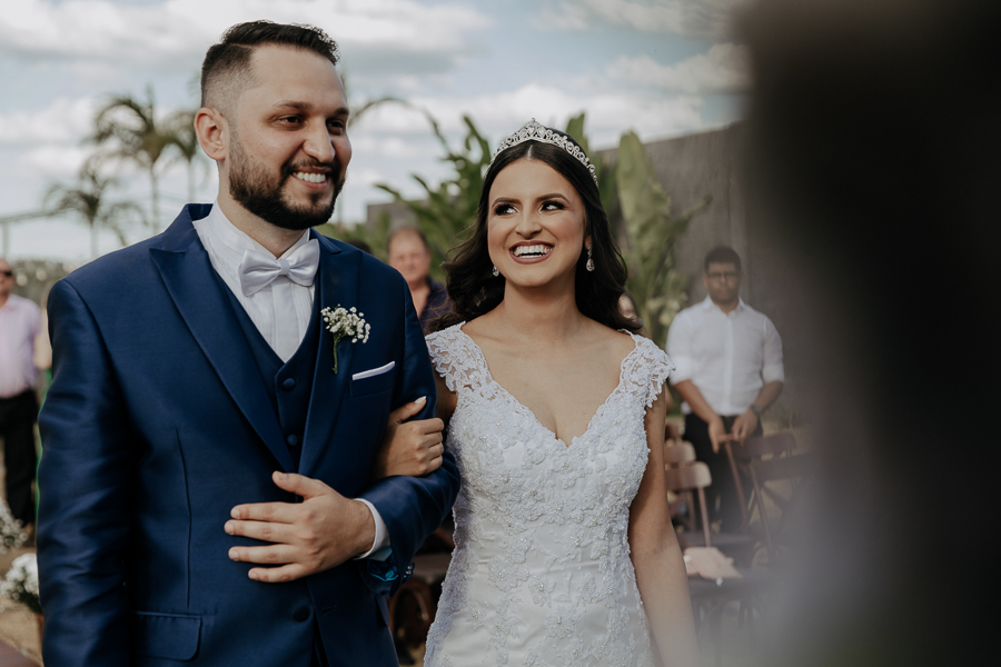 CERIMONIA DE CASAMENTO AO AR LIVRE NO FINAL DA TARDE E POR DO SOL REALIZADO NO SALAO LALINDA EVENTOS EM SAO DOMINGOS PARANA E FOTOGRAFADO POR LUCAS DREHER E ALINE DREHER