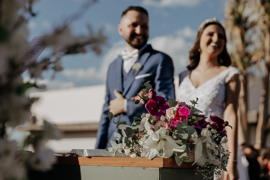 CERIMONIA DE CASAMENTO AO AR LIVRE NO FINAL DA TARDE E POR DO SOL REALIZADO NO SALAO LALINDA EVENTOS EM SAO DOMINGOS PARANA E FOTOGRAFADO POR LUCAS DREHER E ALINE DREHER