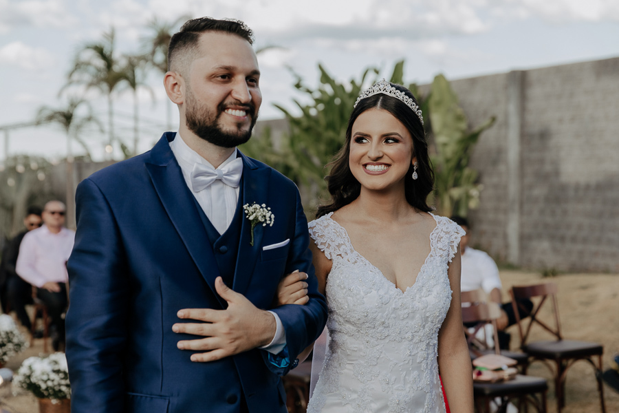 CERIMONIA DE CASAMENTO AO AR LIVRE NO FINAL DA TARDE E POR DO SOL REALIZADO NO SALAO LALINDA EVENTOS EM SAO DOMINGOS PARANA E FOTOGRAFADO POR LUCAS DREHER E ALINE DREHER