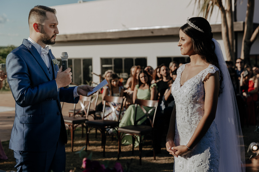 CERIMONIA DE CASAMENTO AO AR LIVRE NO FINAL DA TARDE E POR DO SOL REALIZADO NO SALAO LALINDA EVENTOS EM SAO DOMINGOS PARANA E FOTOGRAFADO POR LUCAS DREHER E ALINE DREHER