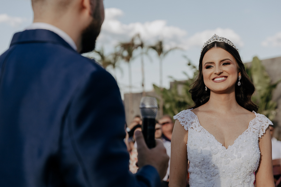 CERIMONIA DE CASAMENTO AO AR LIVRE NO FINAL DA TARDE E POR DO SOL REALIZADO NO SALAO LALINDA EVENTOS EM SAO DOMINGOS PARANA E FOTOGRAFADO POR LUCAS DREHER E ALINE DREHER