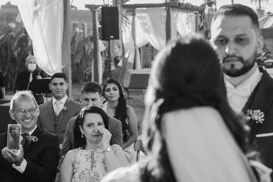 CERIMONIA DE CASAMENTO AO AR LIVRE NO FINAL DA TARDE E POR DO SOL REALIZADO NO SALAO LALINDA EVENTOS EM SAO DOMINGOS PARANA E FOTOGRAFADO POR LUCAS DREHER E ALINE DREHER